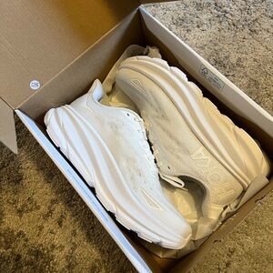 HOKA white Clifton 9